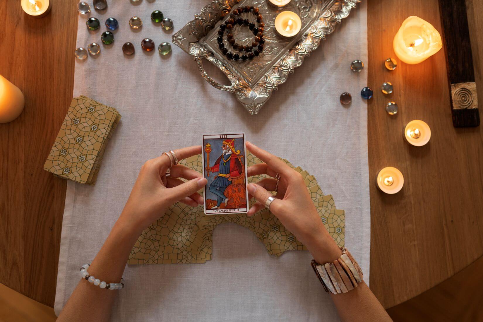 tarot-oracle-voyance-guidance-sarlat-dordogne tarot-oracle-voyance-guidance-sarlat-dordogne